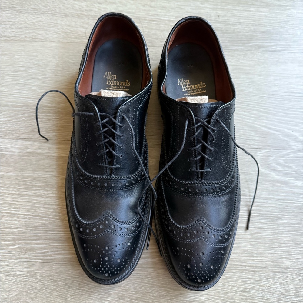 Allen Edmond’s McAllister Wing Tip Size 10D